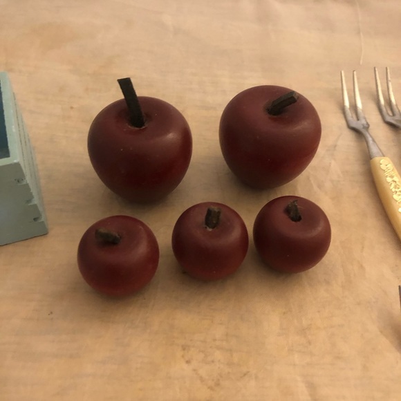 21 PC Whatnots Set: Hand Painted Gem Rock, Mini Apples & Basket, Mini Forks - Picture 9 of 12